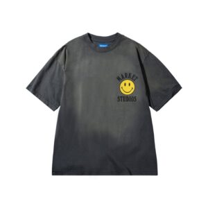 SMILEY LOCKUP T-SHIRT | 마켓스튜디오 티셔츠