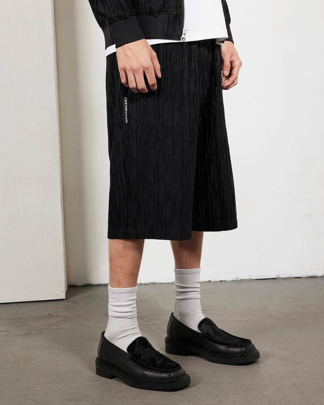 DISGUISE SHORTS | Pleasures 반바지 - Image 2