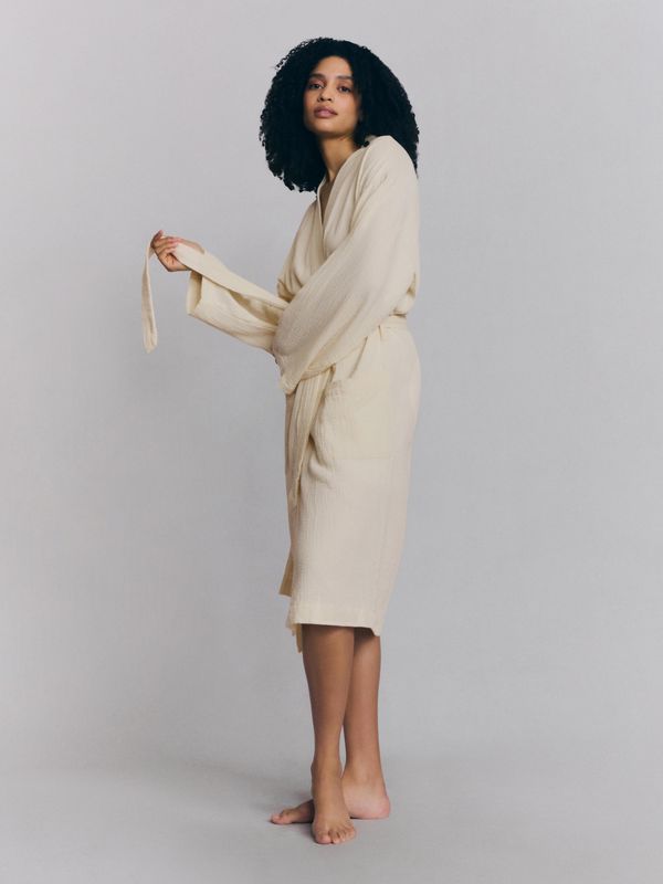 Piglet in Bed Pearl Cotton Gauze Robe - Image 2