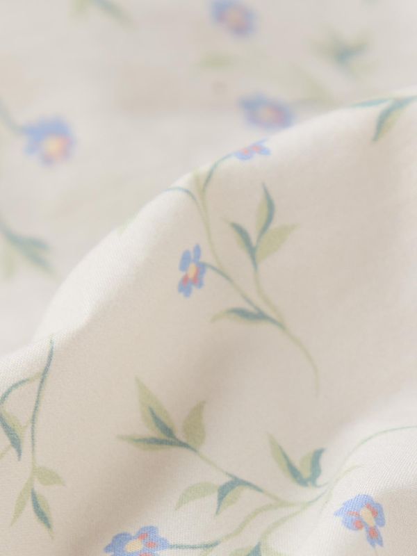 Piglet in Bed Cream Spring Sprig Cotton Duvet Cover - Image 3