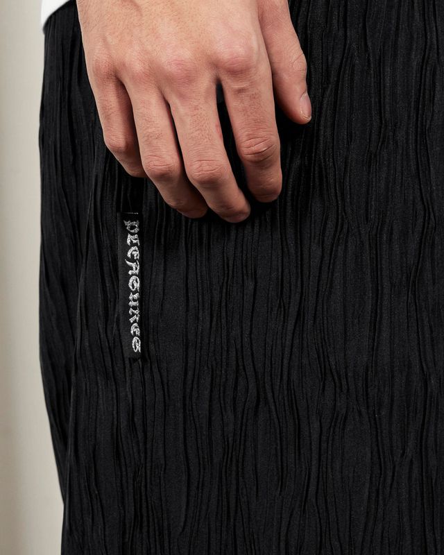 DISGUISE SHORTS | Pleasures 반바지 - Image 4